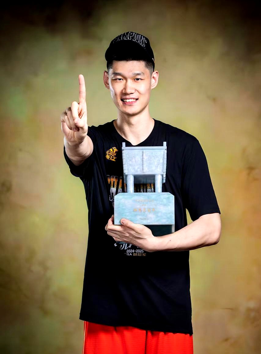 赛前突围战来临,广厦男篮围绕社区盾再遭质疑,更衣室稳定,更衣室氛围转暖 赛前突围战来临,广厦男篮围绕社区盾再遭质疑,更衣室稳定,更衣室氛围转暖