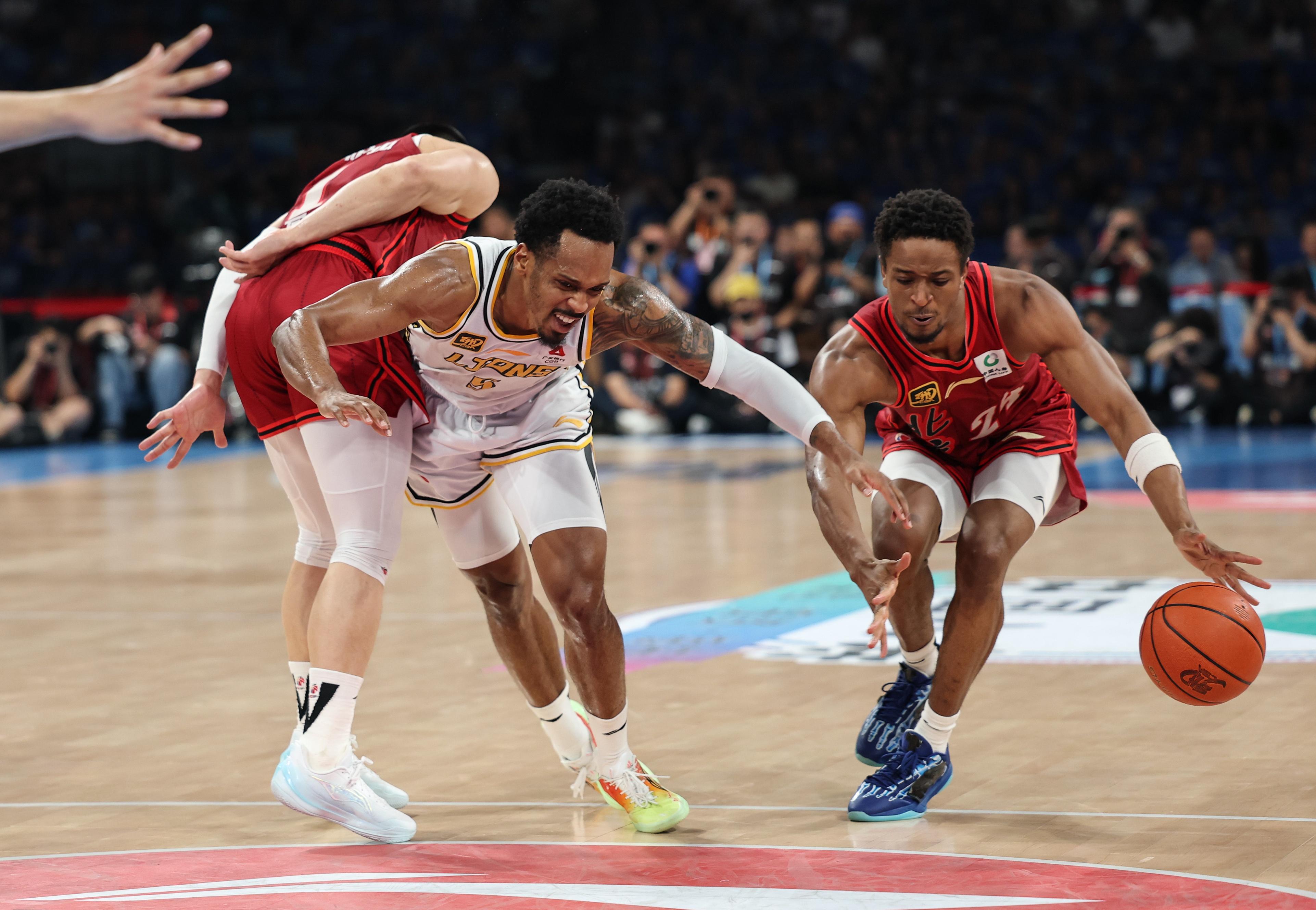 亚博-包含多伦多猛龙训练开放日；集结日内部沟通引欢呼；NBA季后赛在即；数据趋势出现新变化的词条-亚博