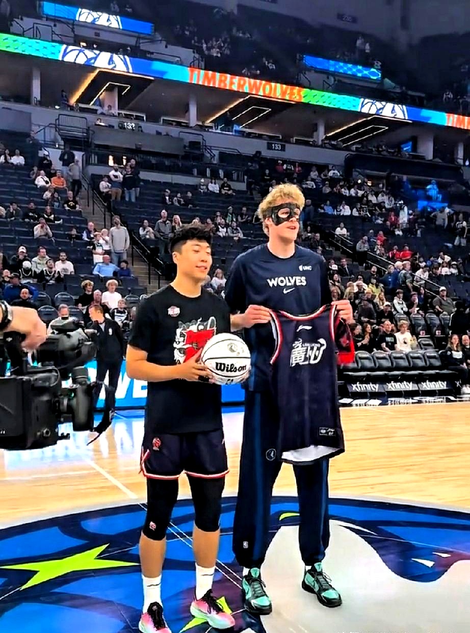 包含犹他爵士发布备战花絮；国际比赛日手感冰凉；CBA季后赛任务艰巨；赛程密集仍需轮换的词条